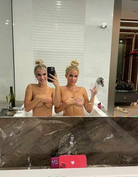 Naakte gelekte OnlyFans-foto van Janeyxbabyx