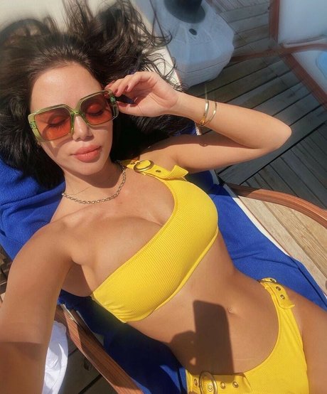 Naakte gelekte OnlyFans-foto van Bernacalanthe