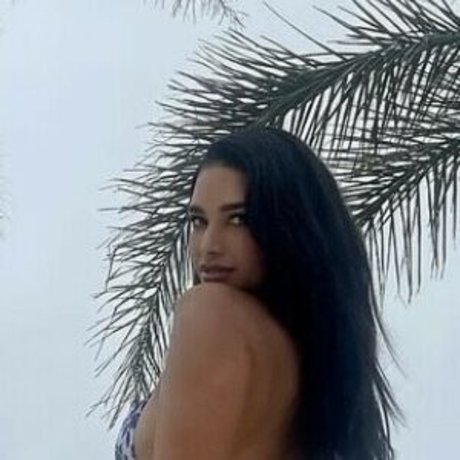 Naakte gelekte OnlyFans-foto van Aprillovegeary