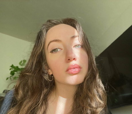 Naakte gelekte OnlyFans-foto van Themichellet