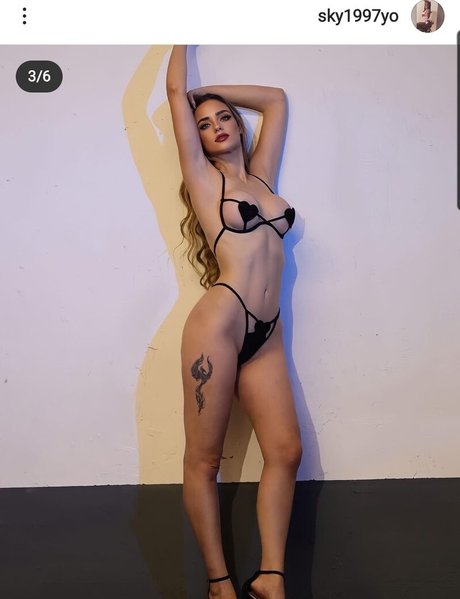 Naakte gelekte OnlyFans-foto van Nikol Lemme