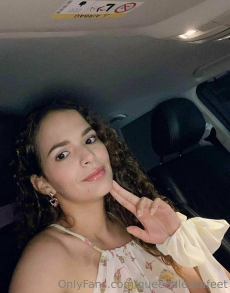 Naakte gelekte OnlyFans-foto van Queenaleskafeet