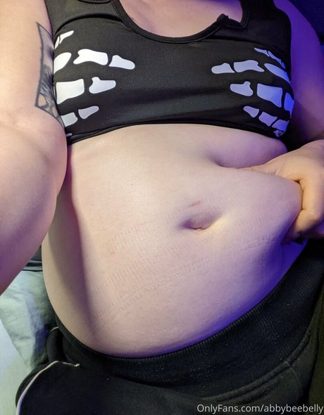 Naakte gelekte OnlyFans-foto van Abbybeebelly