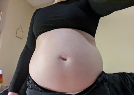 Naakte gelekte OnlyFans-foto van Abbybeebelly