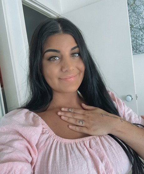 Naakte gelekte OnlyFans-foto van Jesy Lee