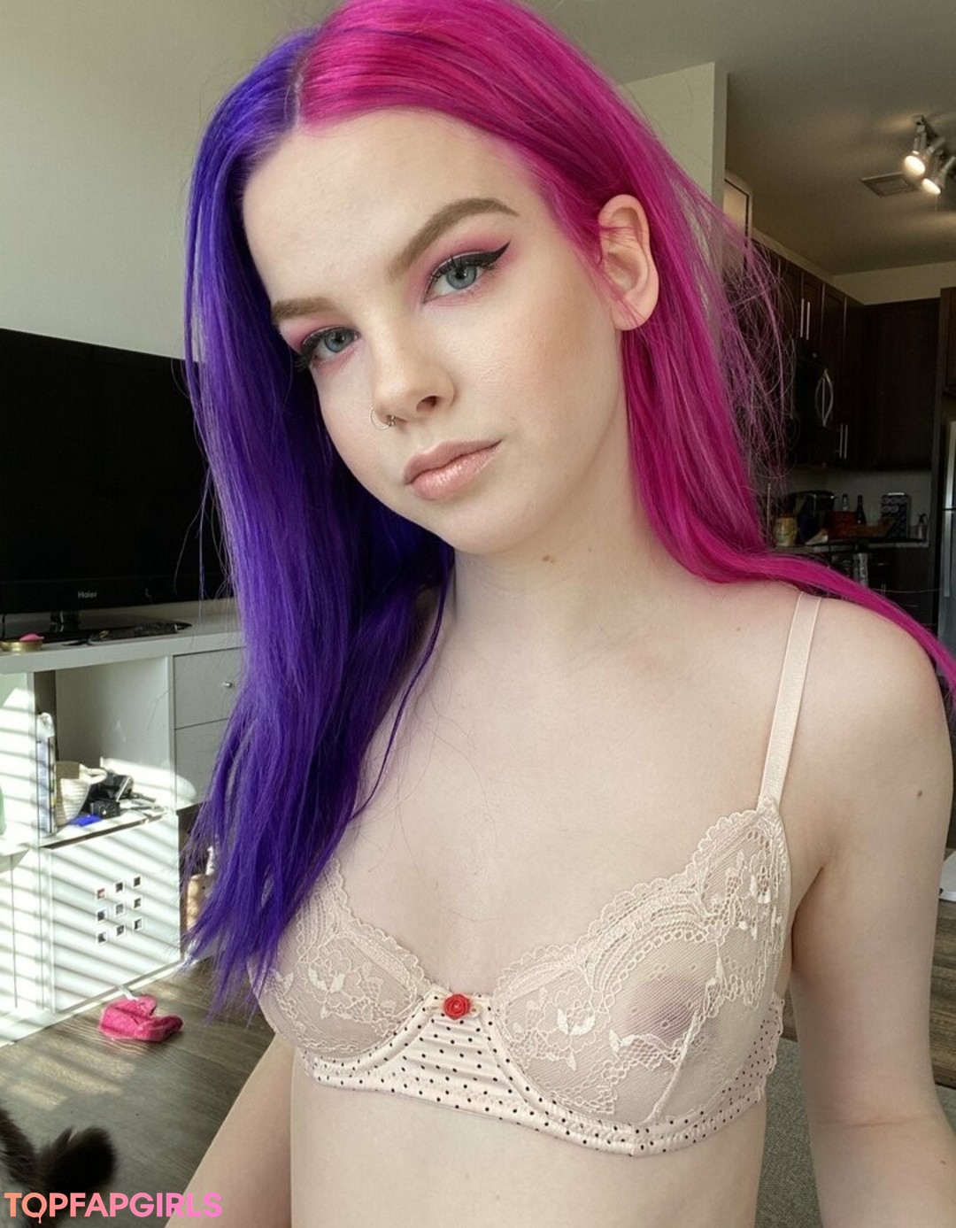 Naakte gelekte OnlyFans-foto van Thesilvermoon #1083
