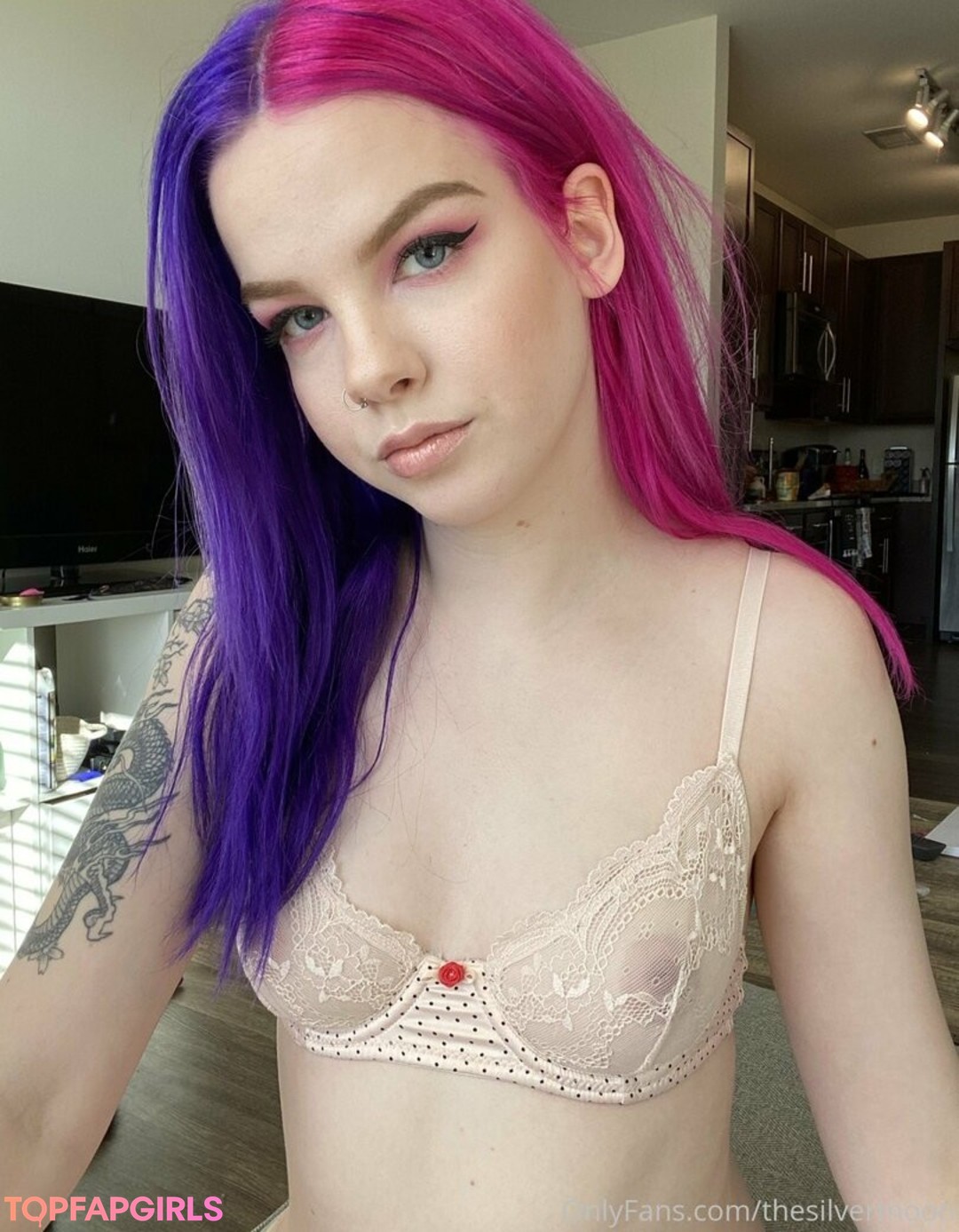 Naakte gelekte OnlyFans-foto van Thesilvermoon #1084