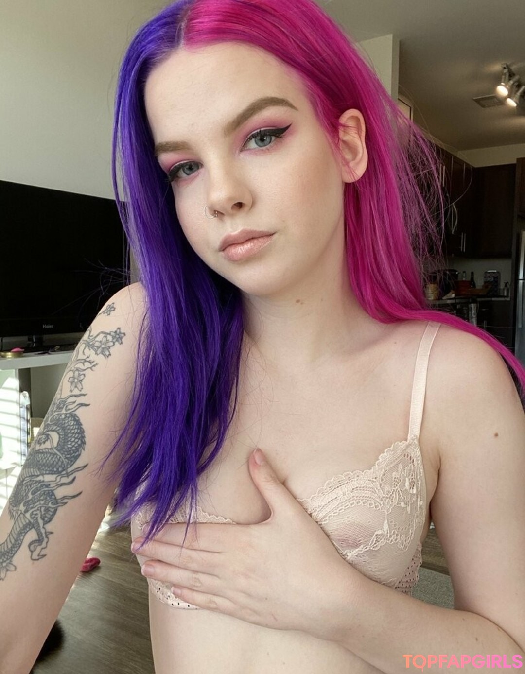 Naakte gelekte OnlyFans-foto van Thesilvermoon #1085