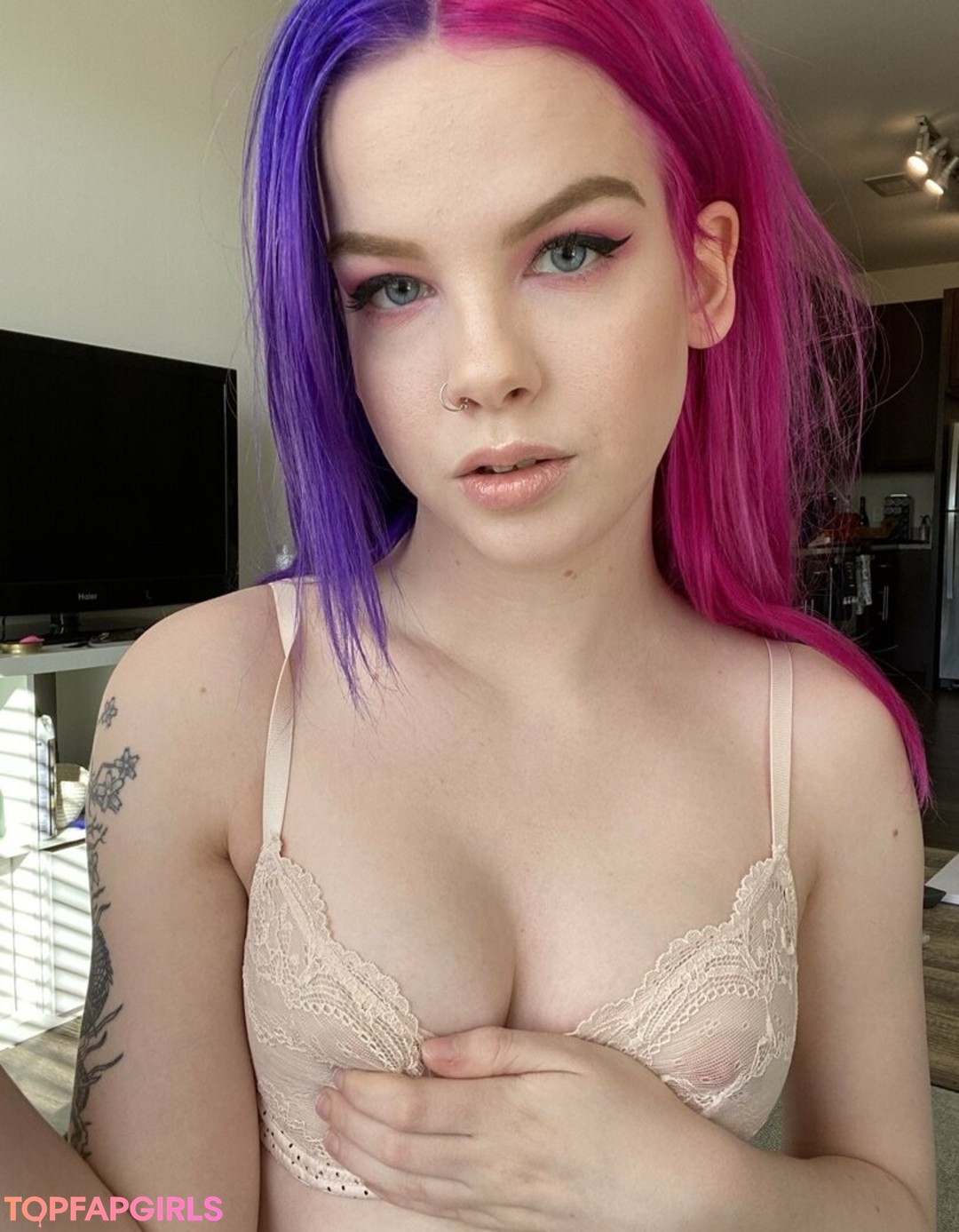 Naakte gelekte OnlyFans-foto van Thesilvermoon #1086