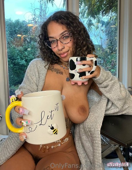 Naakte gelekte OnlyFans-foto van Alibaby444