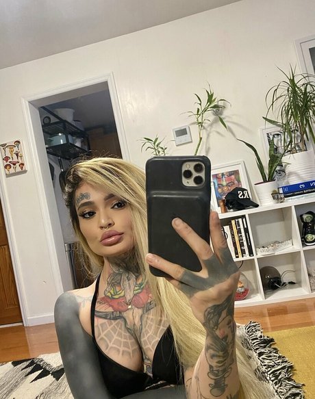 Naakte gelekte OnlyFans-foto van Karleejane13