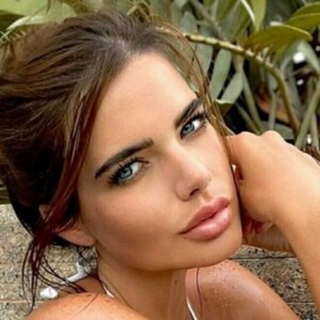 Naakte gelekte OnlyFans-foto van Itsjennifer