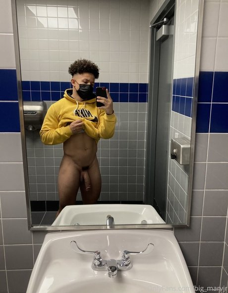 Naakte gelekte OnlyFans-foto van Bigmarvjr
