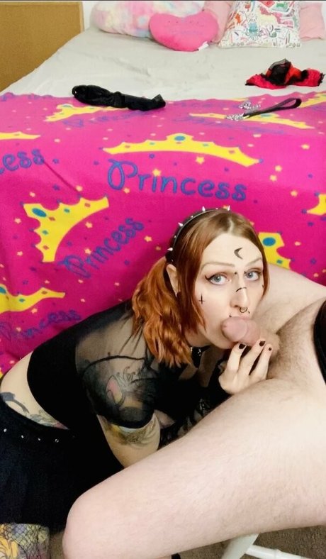 Naakte gelekte OnlyFans-foto van Cutiesuccubus