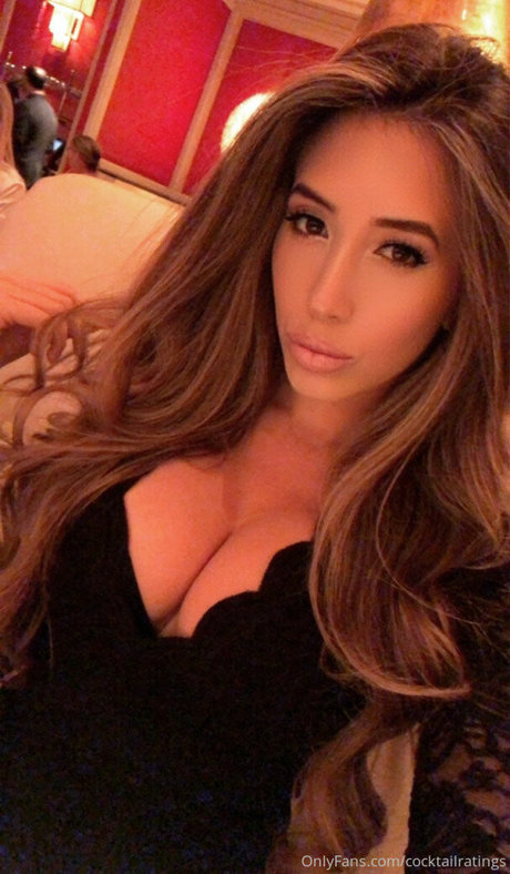 Naakte gelekte OnlyFans-foto van Cocktailratings