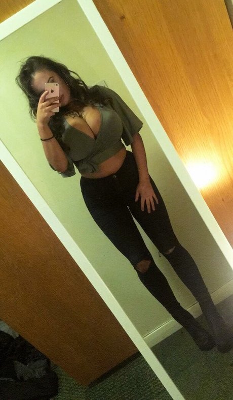 Naakte gelekte OnlyFans-foto van Tiffany Harrison