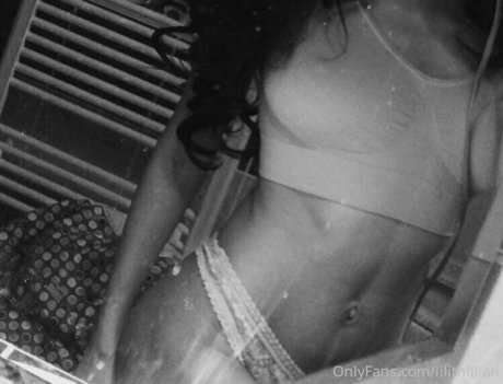 Naakte gelekte OnlyFans-foto van Lilithlilian