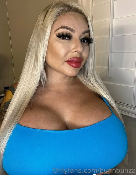 Naakte gelekte OnlyFans-foto van Bunnbunzz