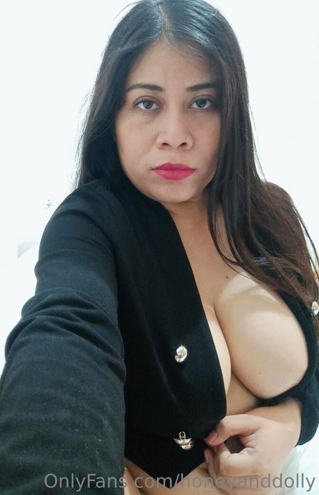 Naakte gelekte OnlyFans-foto van Honeyanddolly