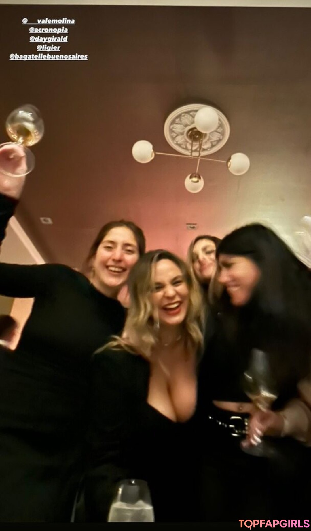 Naakte gelekte OnlyFans-foto van Acronopia #1020