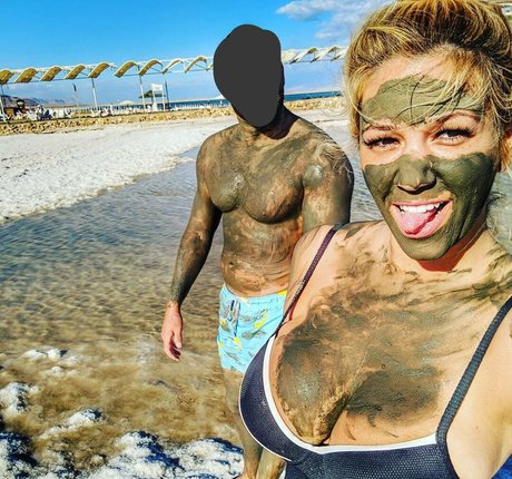 Nicolle A