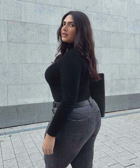 Naakte gelekte OnlyFans-foto van Irena Drezi