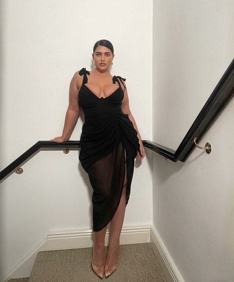 Naakte gelekte OnlyFans-foto van Irena Drezi