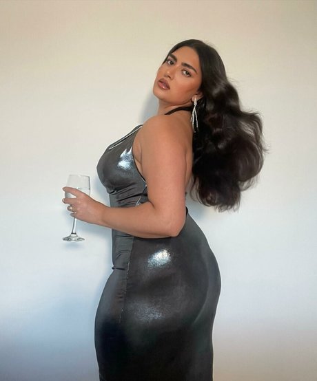 Naakte gelekte OnlyFans-foto van Irena Drezi