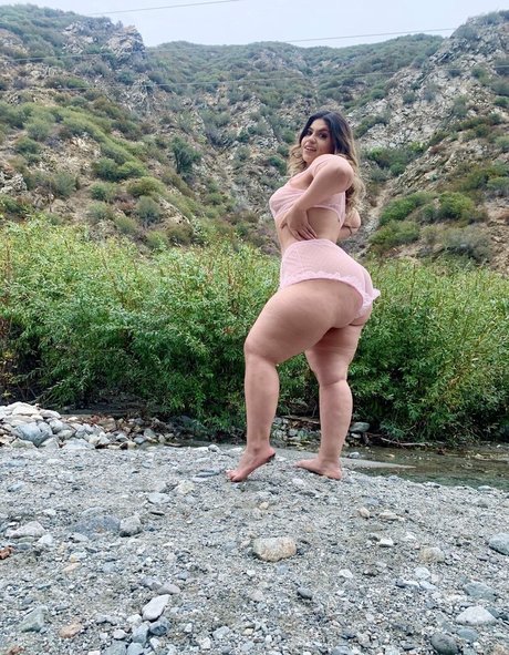 Naakte gelekte OnlyFans-foto van Maryalicejenni