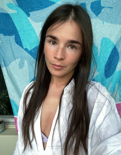 Naakte gelekte OnlyFans-foto van Odent