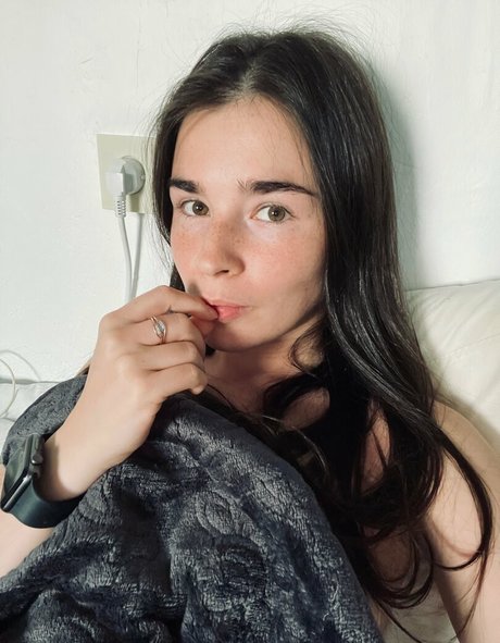 Naakte gelekte OnlyFans-foto van Odent