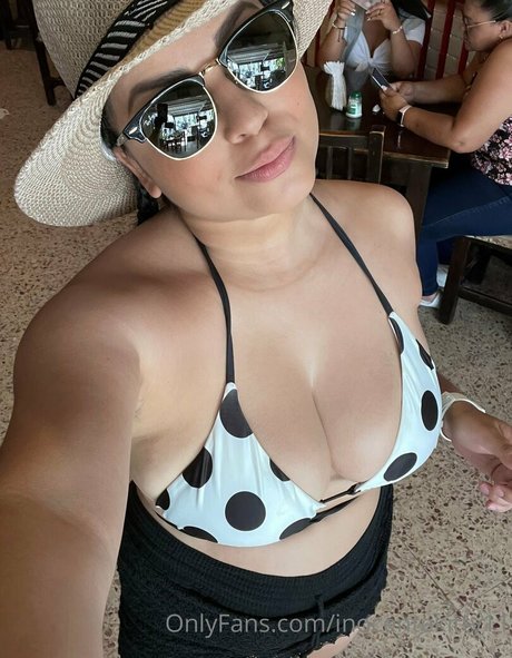 Naakte gelekte OnlyFans-foto van Inocentekitty11
