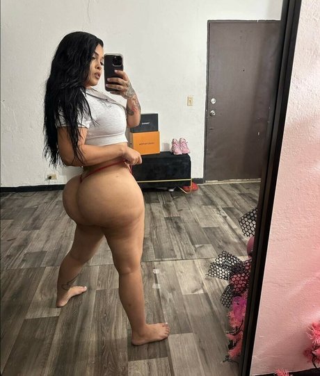 Naakte gelekte OnlyFans-foto van Badpenelope