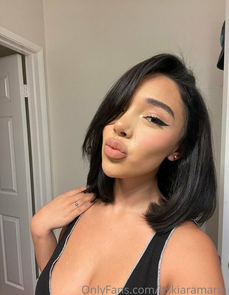 Naakte gelekte OnlyFans-foto van Kiara Marie
