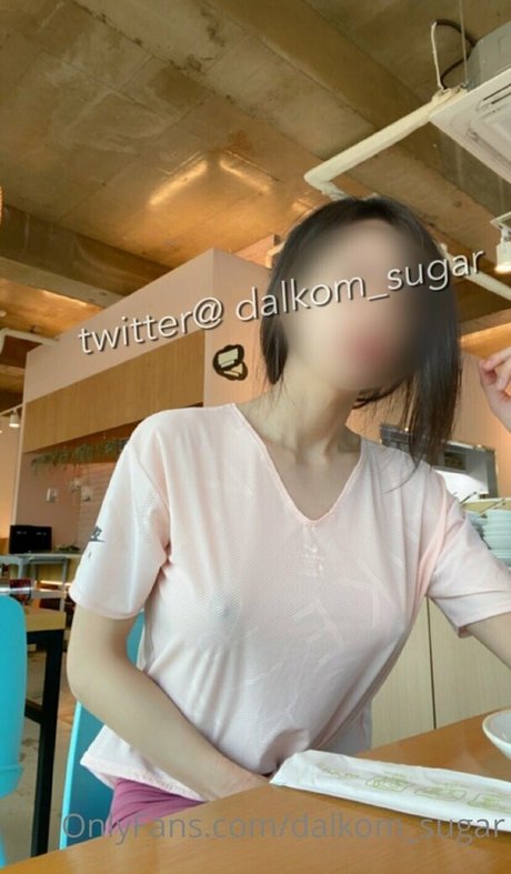 Naakte gelekte OnlyFans-foto van Dalkomsugar