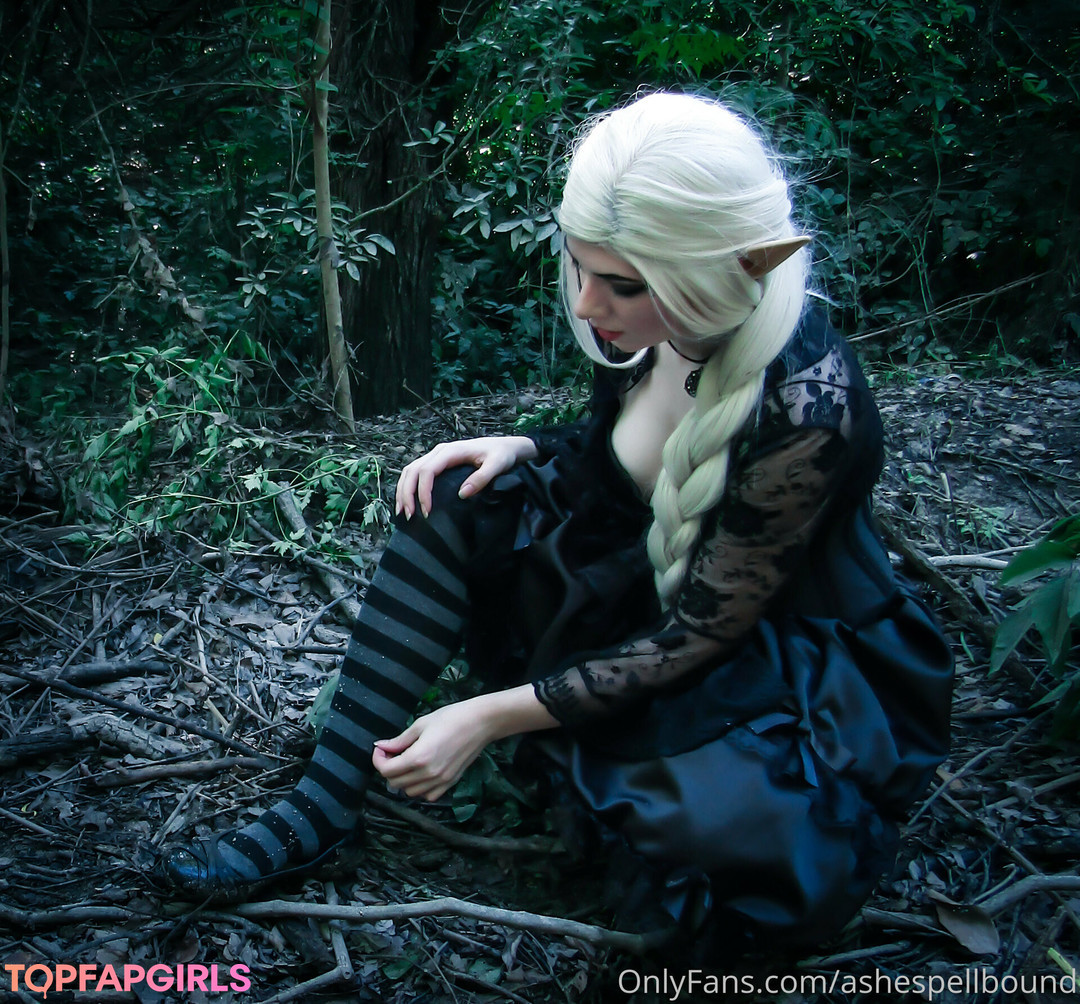 Naakte gelekte OnlyFans-foto van Ashespellbound #2 Naakte gelekte OnlyFans-foto van Ashespellbound #2