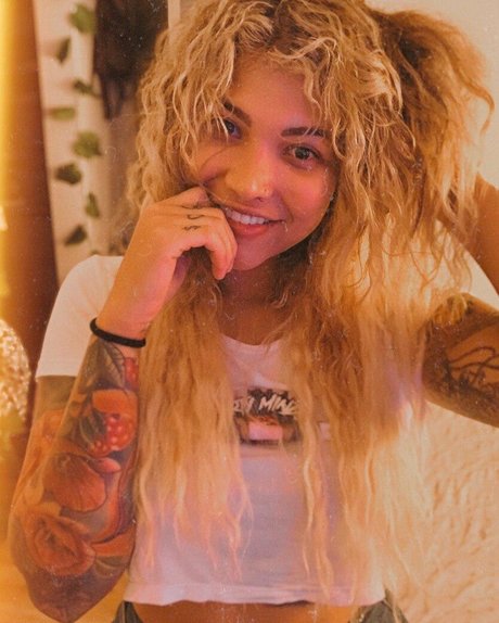 Naakte gelekte OnlyFans-foto van Marcelaguzman