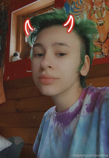 Naakte gelekte OnlyFans-foto van Punkfrog