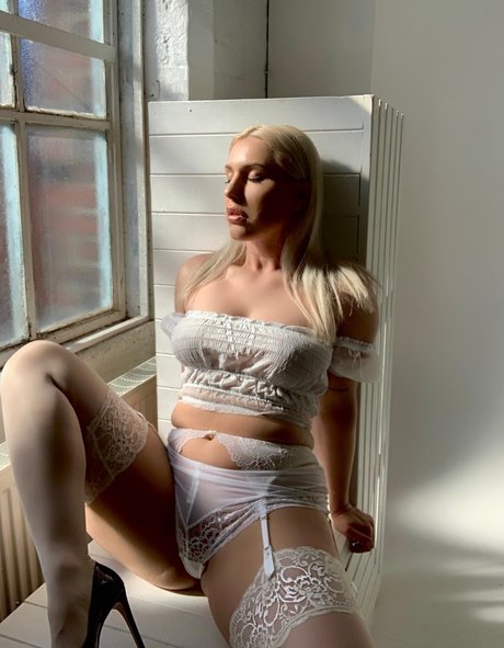 Naakte gelekte OnlyFans-foto van Jenny James