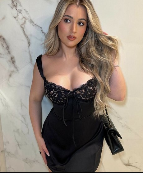 Naakte gelekte OnlyFans-foto van Rachel Santana