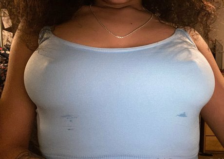 Naakte gelekte OnlyFans-foto van Mavibabi