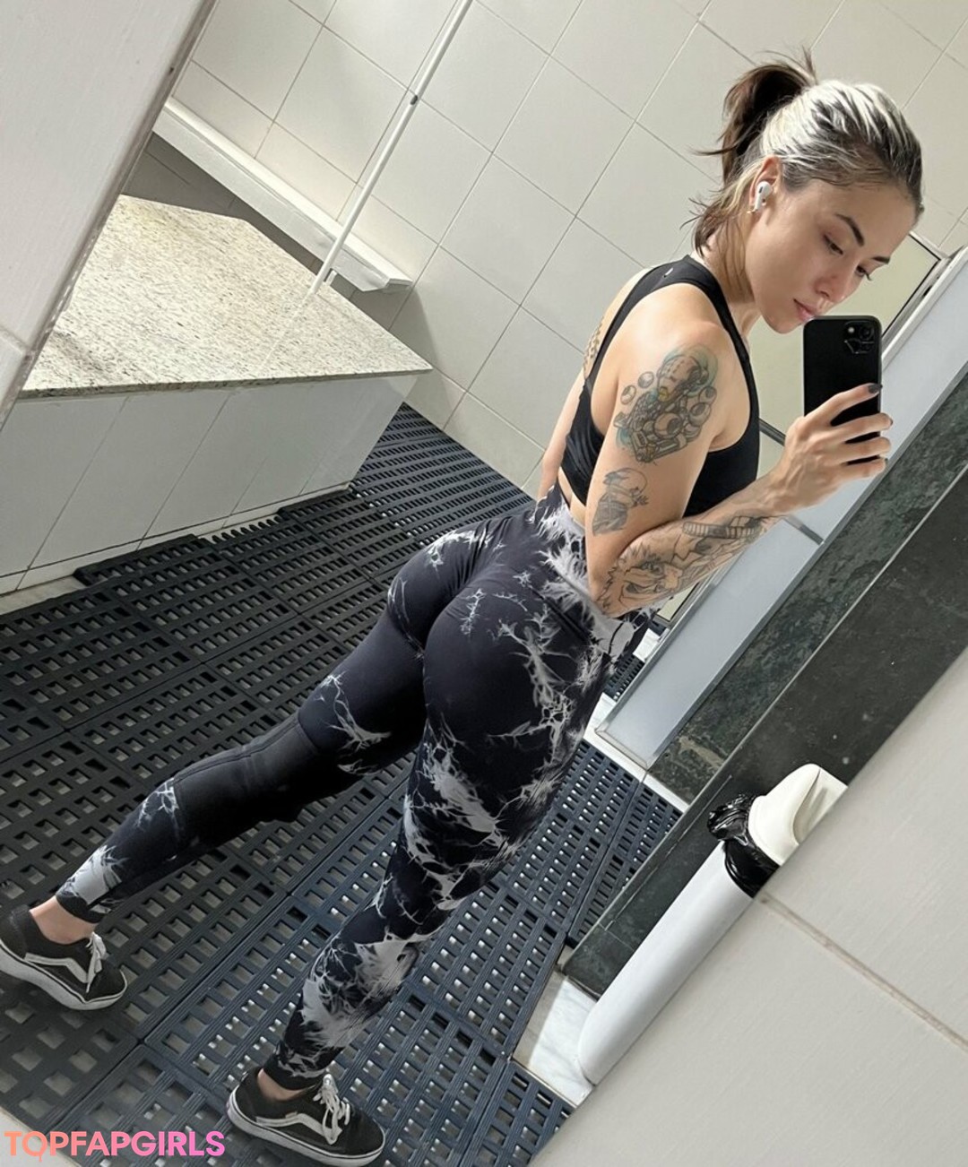 Naakte gelekte OnlyFans-foto van Anaimoura #1 Naakte gelekte OnlyFans-foto van Anaimoura #1