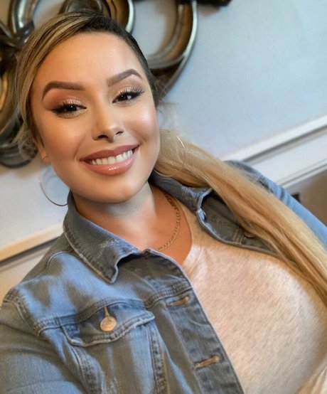 Naakte gelekte OnlyFans-foto van Blondiemami