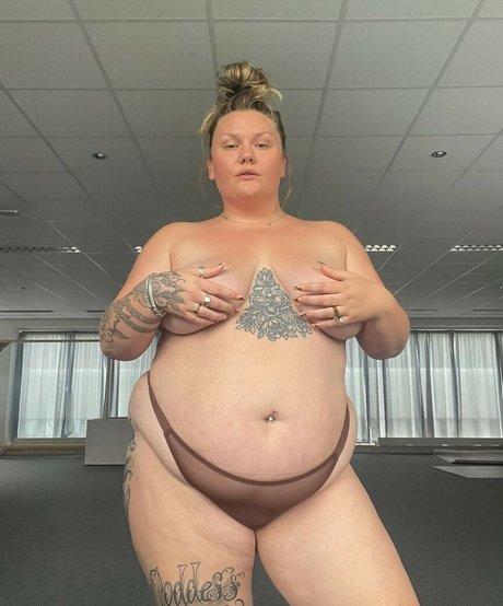Naakte gelekte OnlyFans-foto van Lovaeij