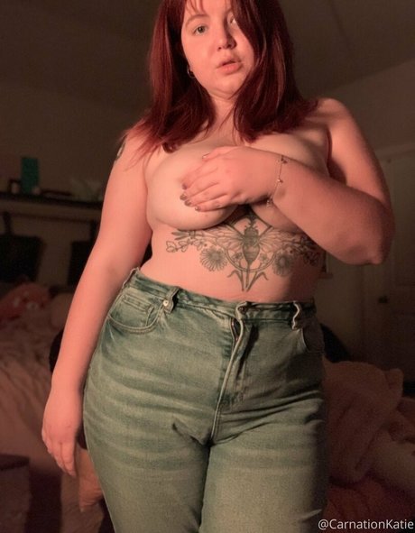 Naakte gelekte OnlyFans-foto van Carnationkatie