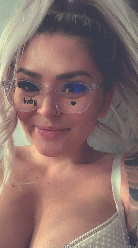 Naakte gelekte OnlyFans-foto van Come2mommy
