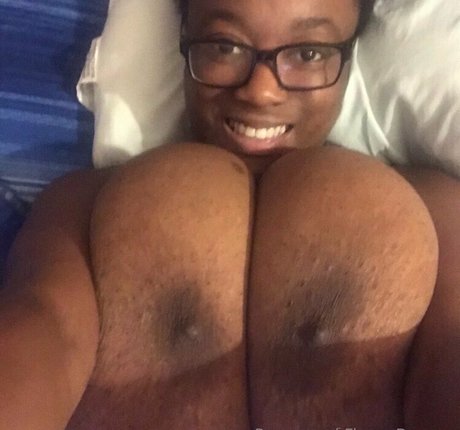 Naakte gelekte OnlyFans-foto van Idreamofebony