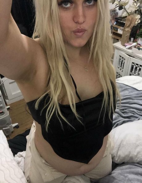 Naakte gelekte OnlyFans-foto van Sumbelly