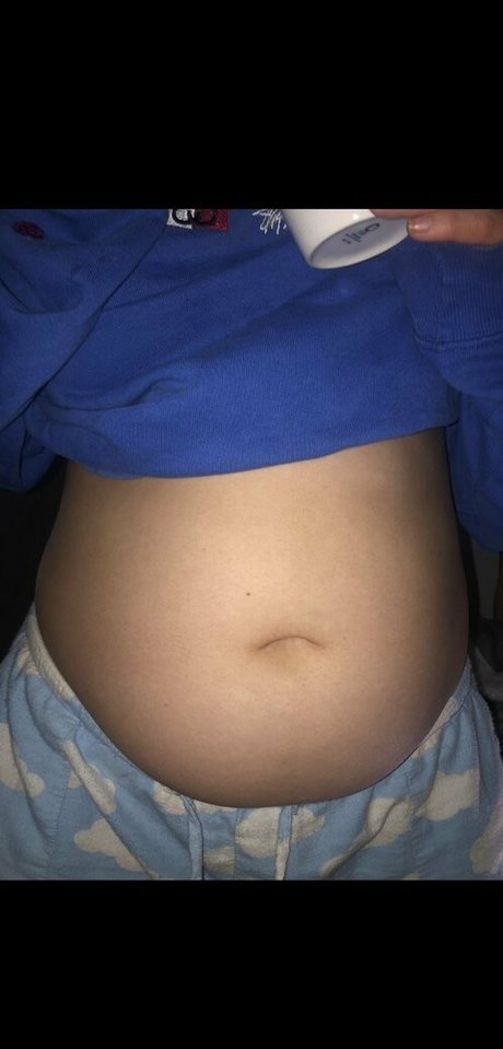 Naakte gelekte OnlyFans-foto van Sumbelly