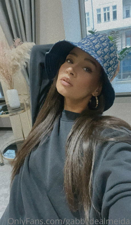 Naakte gelekte OnlyFans-foto van Gabbydealmeida